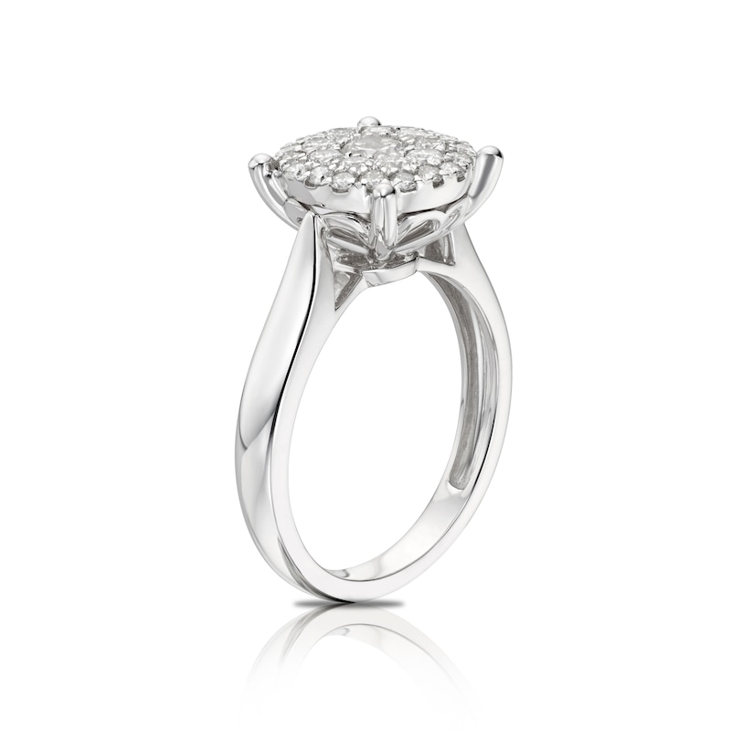 18ct White Gold 0.75ct Total Diamond Cluster Ring