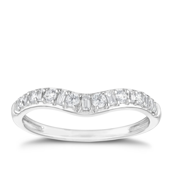18ct White Gold 0.25ct Round and Baguette Diamond Ring