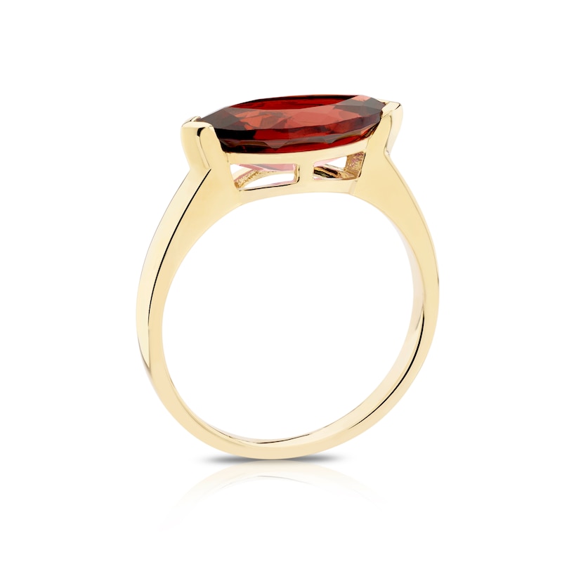 9ct Yellow Gold Garnet Marquise Ring