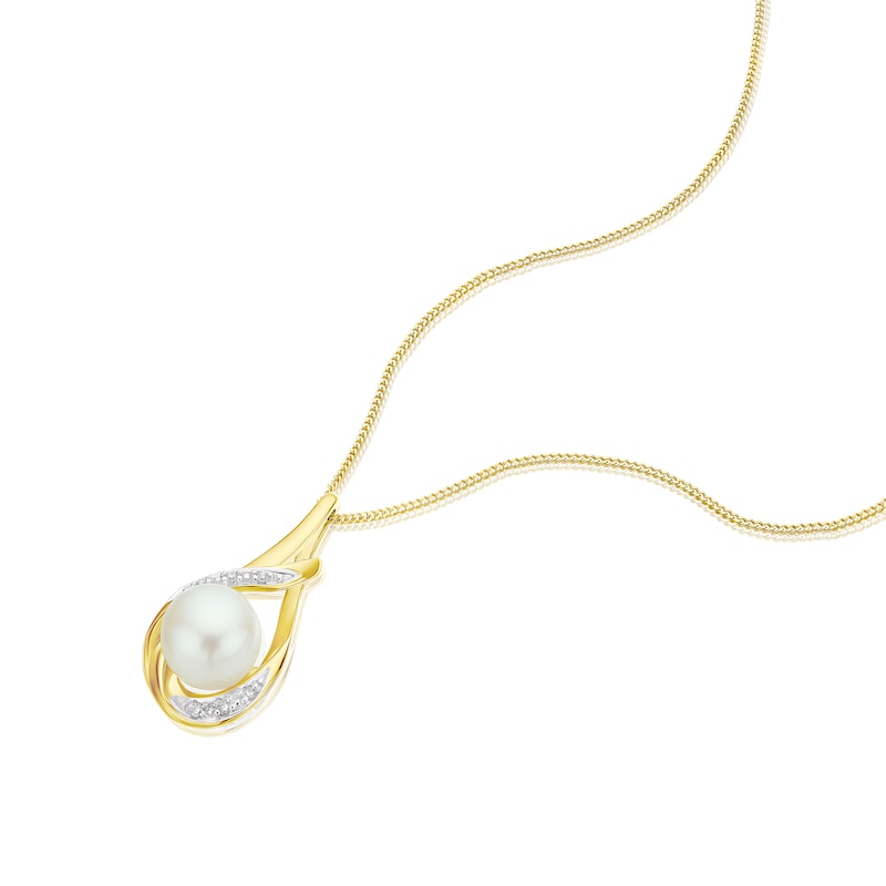 9ct Gold Cultured Freshwater Pearl & Diamond Pendant